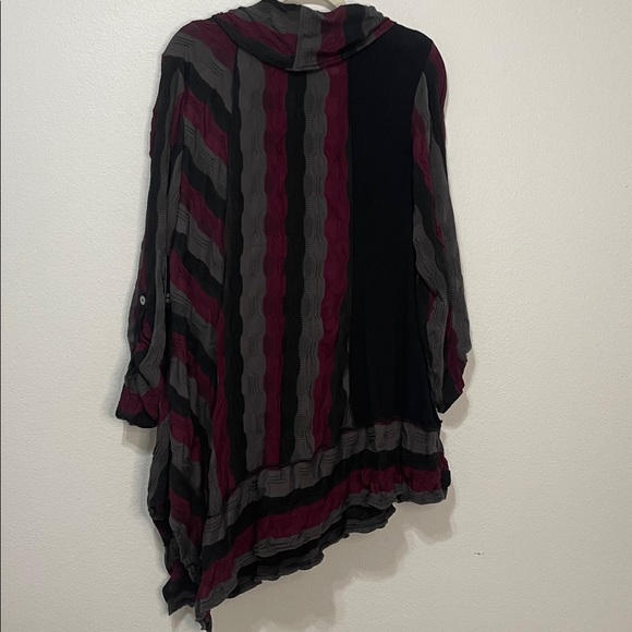 Ali Miles Burgundy and Gray Knit Top - Picture 3 of 7